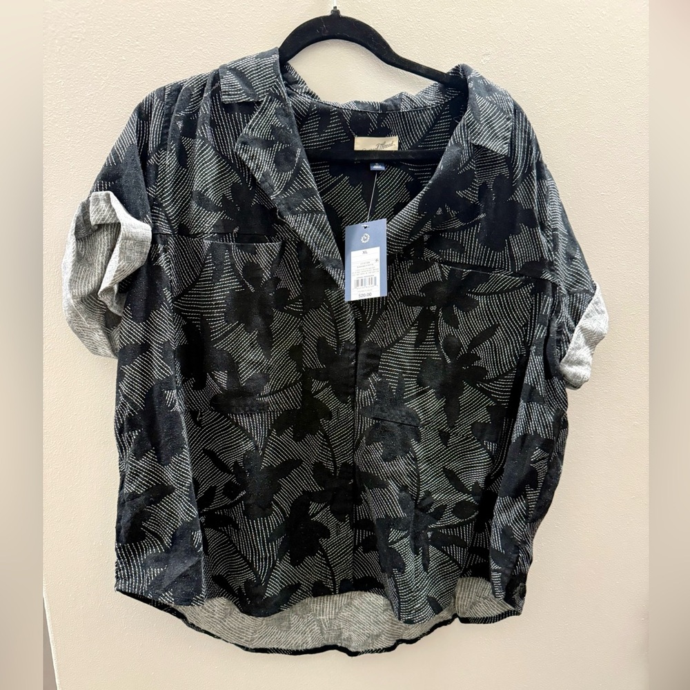 FINAL PRICE - NWT size XL floral button down blouse!.